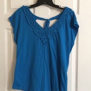 Gap Blue lace v neck tee